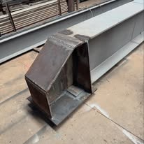 Perfis metálicos preparados para fabricação