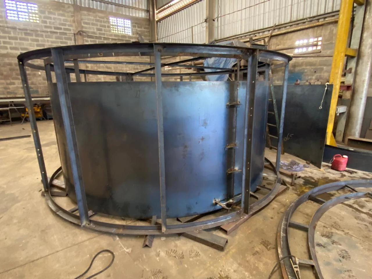 Fabricação de forma para tanque de concreto