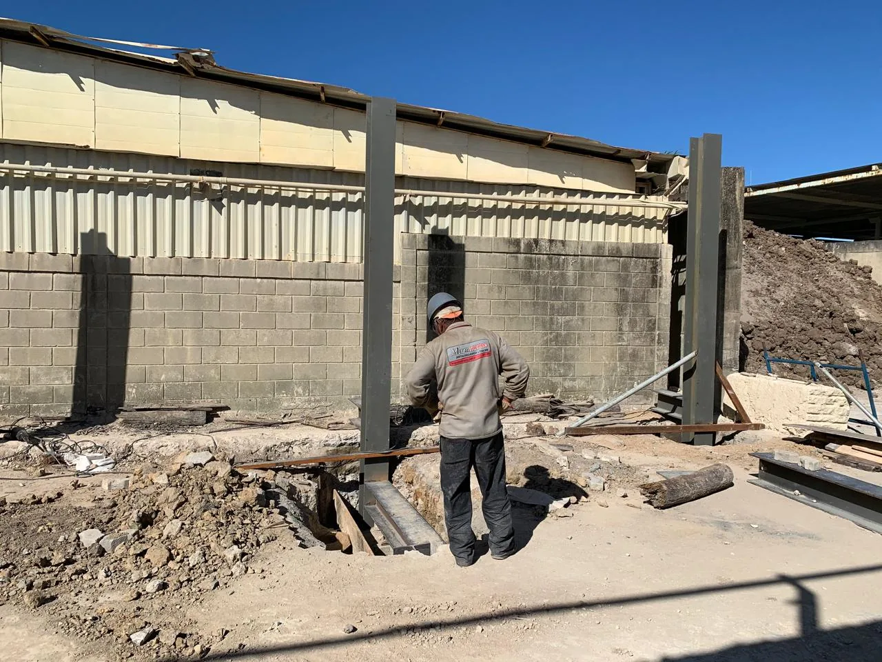 Fabricação de estrutura para contenção em vigas de aço