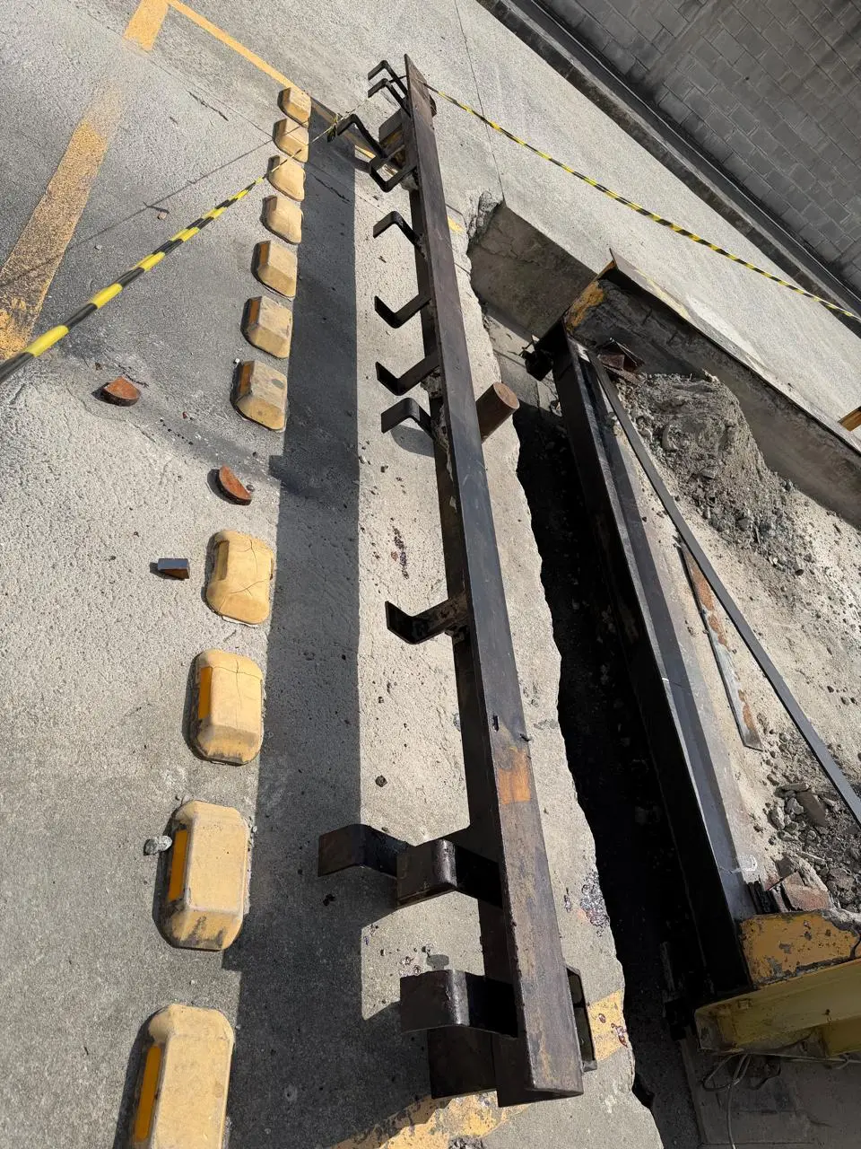 Construção de 2 vigas da entrada e saída da balança rodoviária